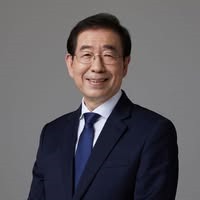 광화문 논설, 장마가 끝나니 생각나는 사람, 원순씨라고 불리던 박원순 전시장.